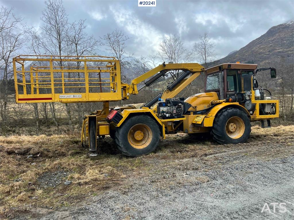 Hydrema 912B w/ 2007 Essverk Platform 912 lift with basket