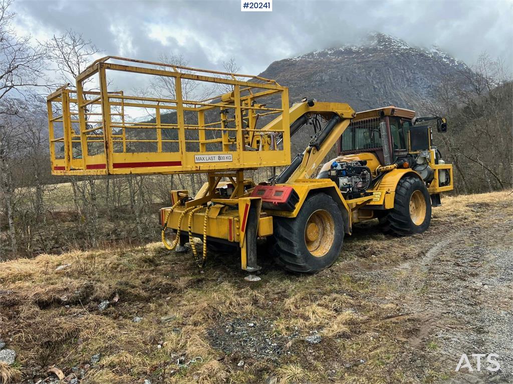 Hydrema 912B w/ 2007 Essverk Platform 912 lift with basket