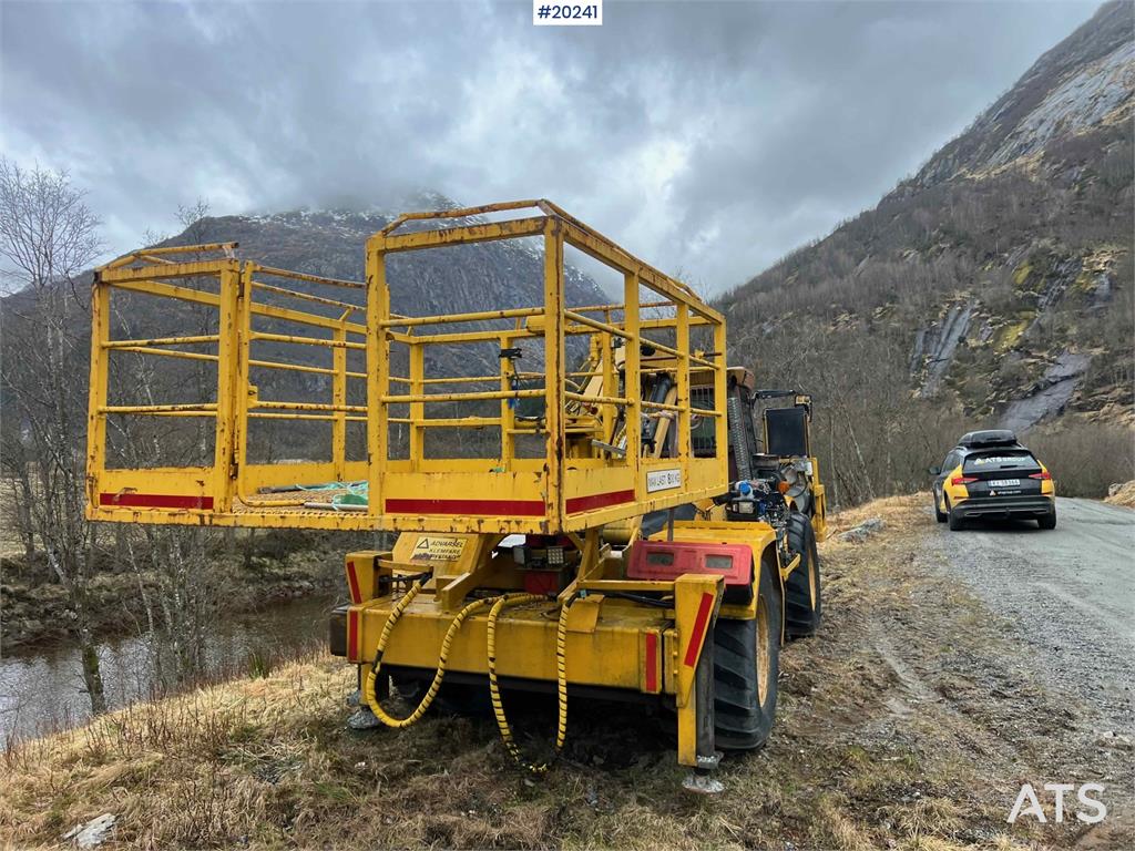 Hydrema 912B w/ 2007 Essverk Platform 912 lift with basket