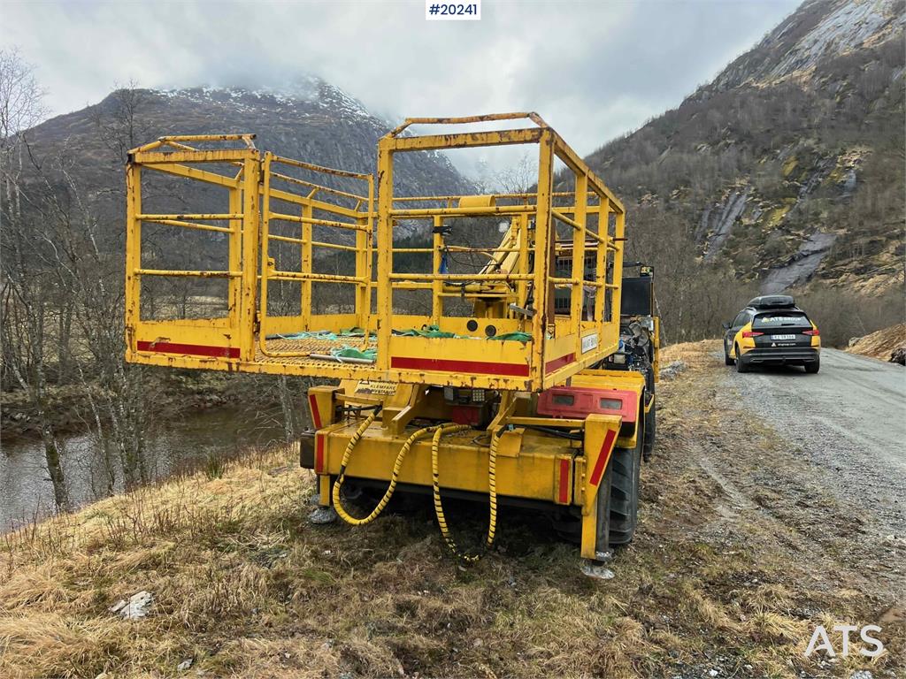 Hydrema 912B w/ 2007 Essverk Platform 912 lift with basket