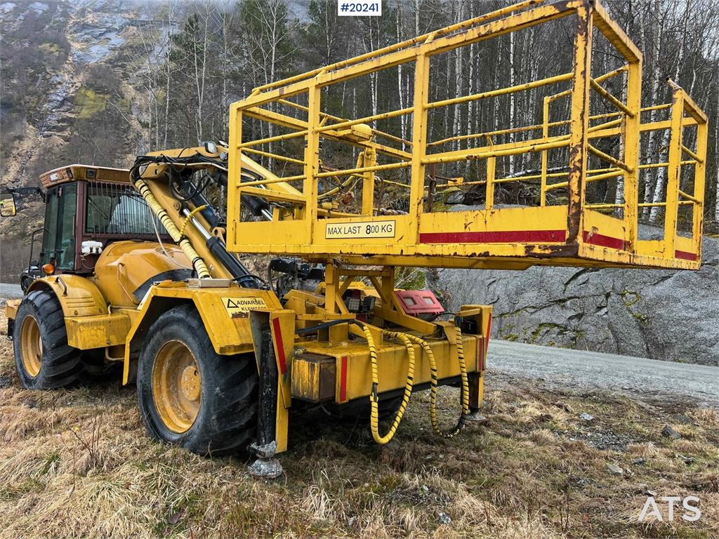 Hydrema 912B w/ 2007 Essverk Platform 912 lift with basket