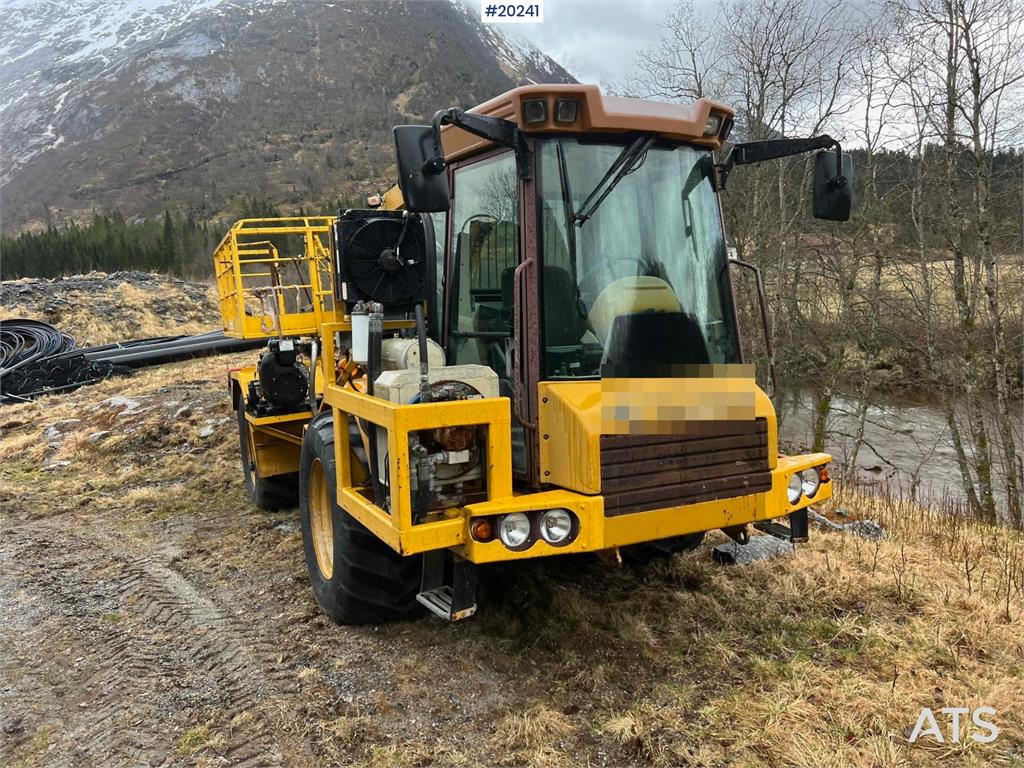 Hydrema 912B w/ 2007 Essverk Platform 912 lift with basket