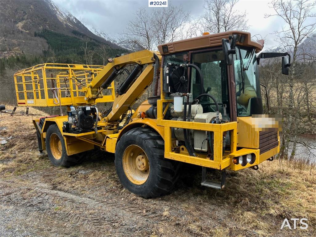 Hydrema 912B w/ 2007 Essverk Platform 912 lift with basket