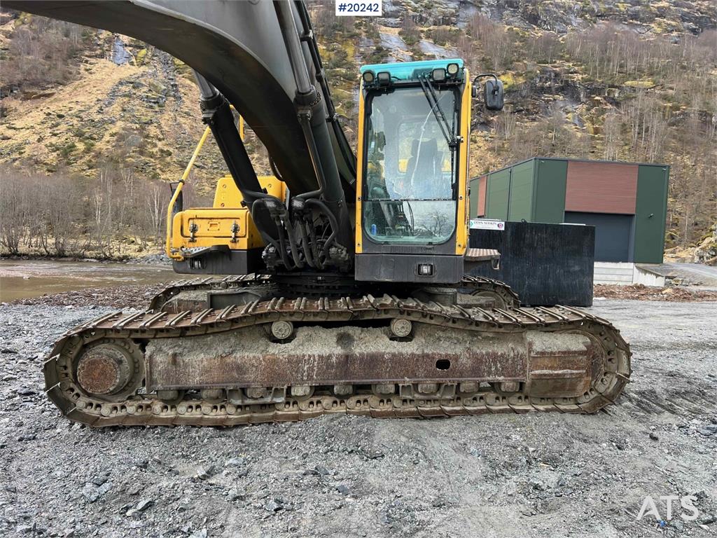 Volvo EC360 BLC excavator w/ Teeth bucket