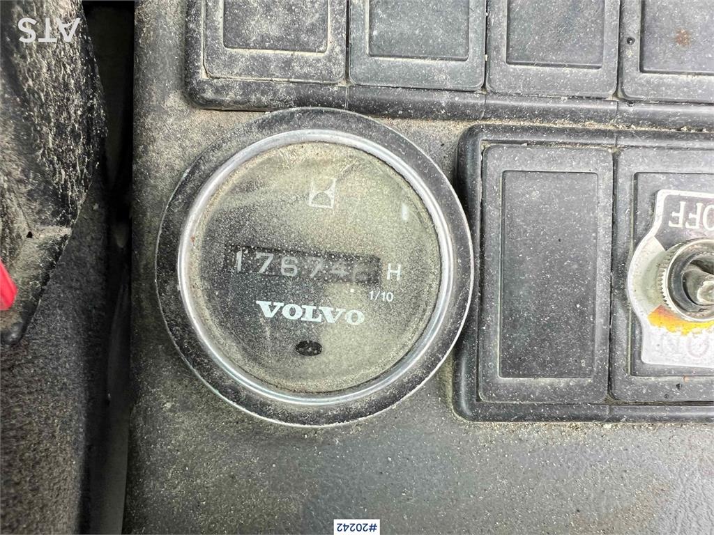 Volvo EC360 BLC excavator w/ Teeth bucket