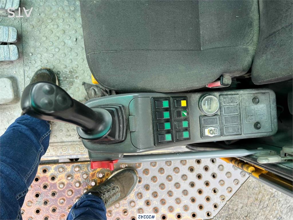 Volvo EC360 BLC excavator w/ Teeth bucket