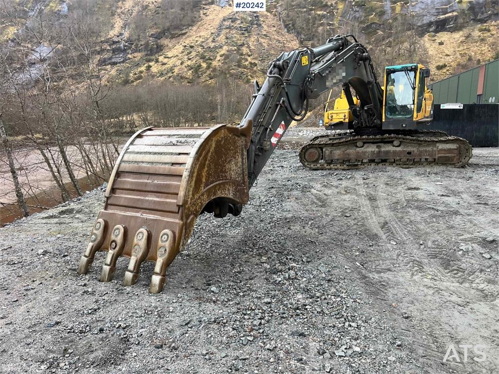 Volvo EC360 BLC excavator w/ Teeth bucket