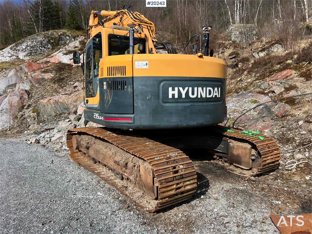 Hyundai Robex 235 LCR-9 w/ Excavator bucket and gps