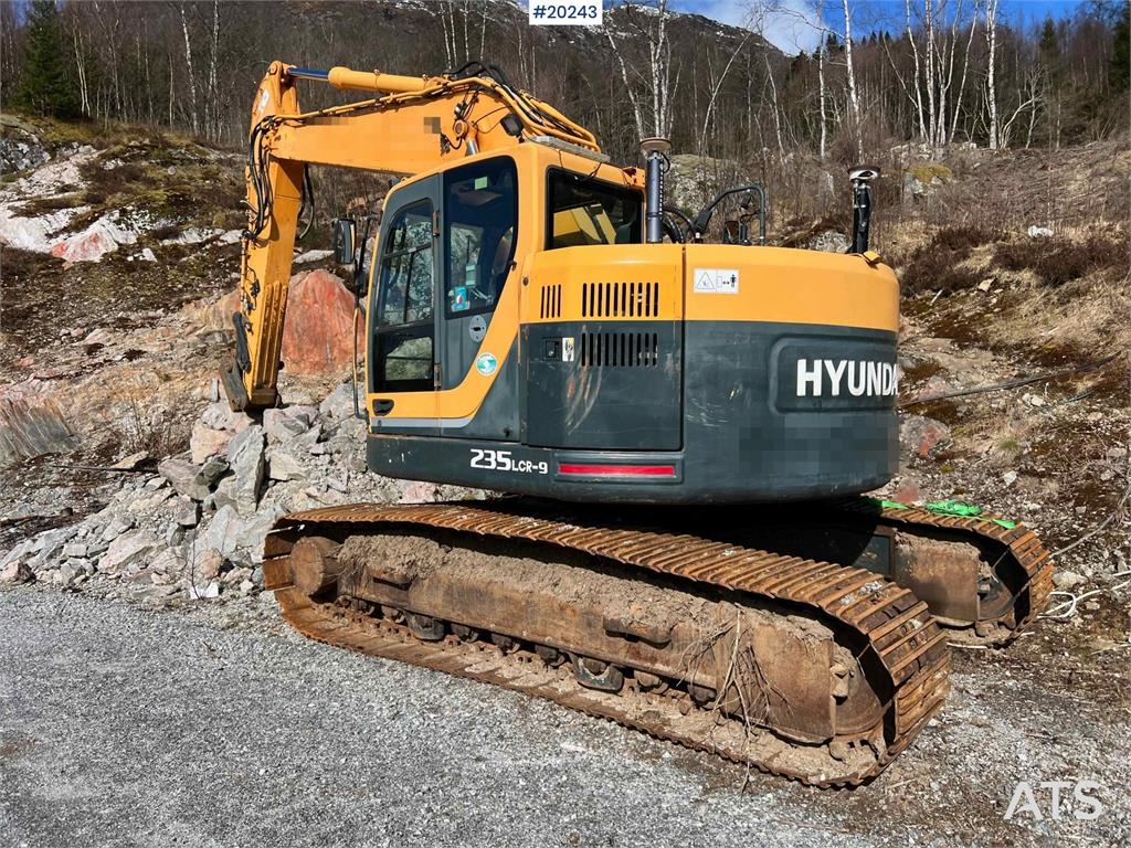 Hyundai Robex 235 LCR-9 w/ Excavator bucket and gps