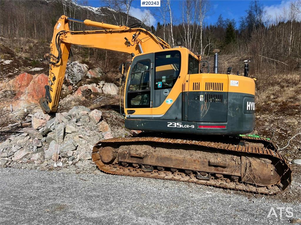 Hyundai Robex 235 LCR-9 w/ Excavator bucket and gps