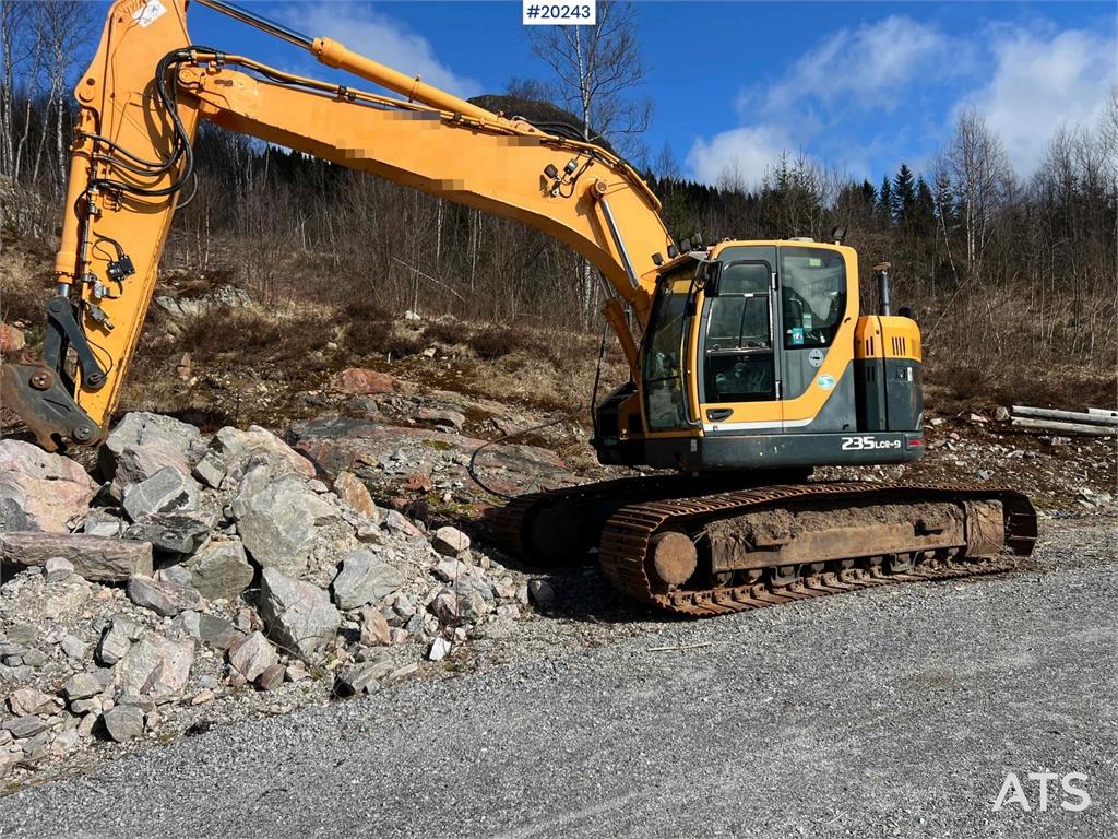 Hyundai Robex 235 LCR-9 w/ Excavator bucket and gps