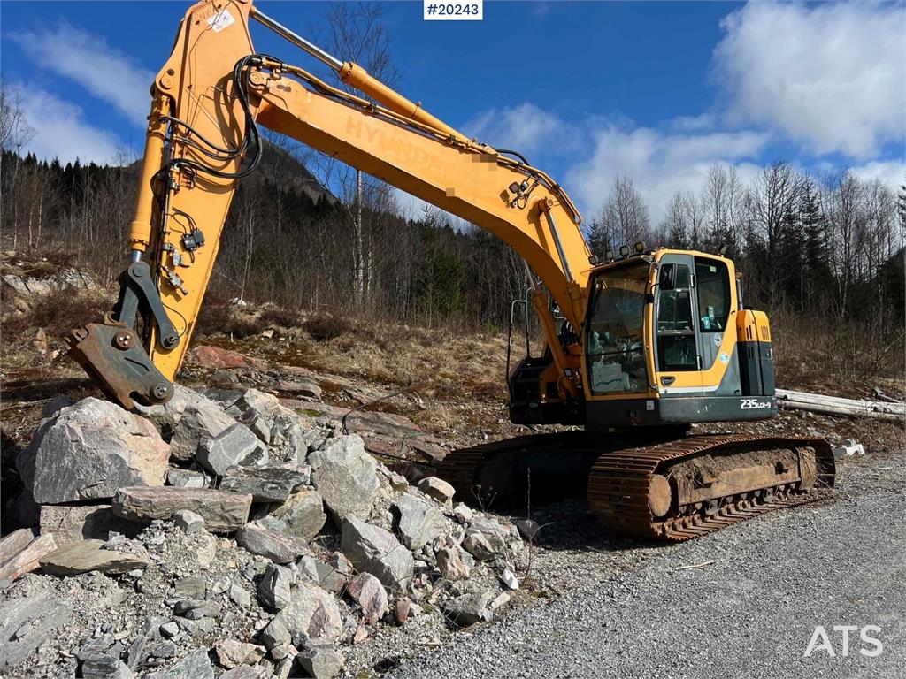 Hyundai Robex 235 LCR-9 w/ Excavator bucket and gps