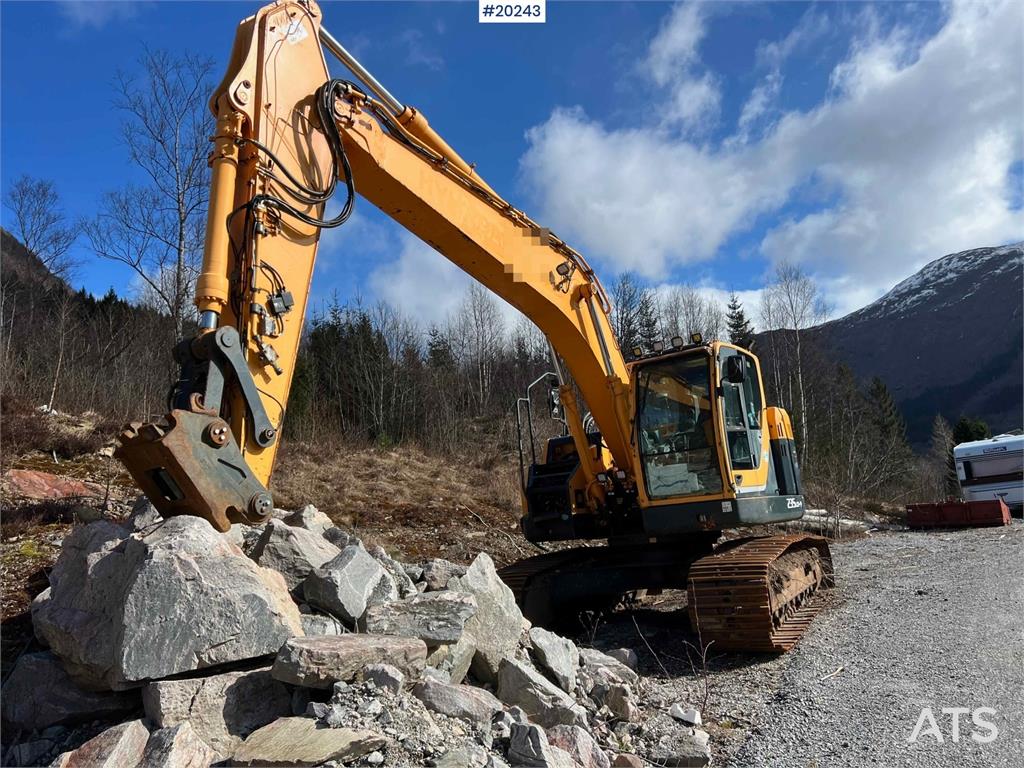 Hyundai Robex 235 LCR-9 w/ Excavator bucket and gps