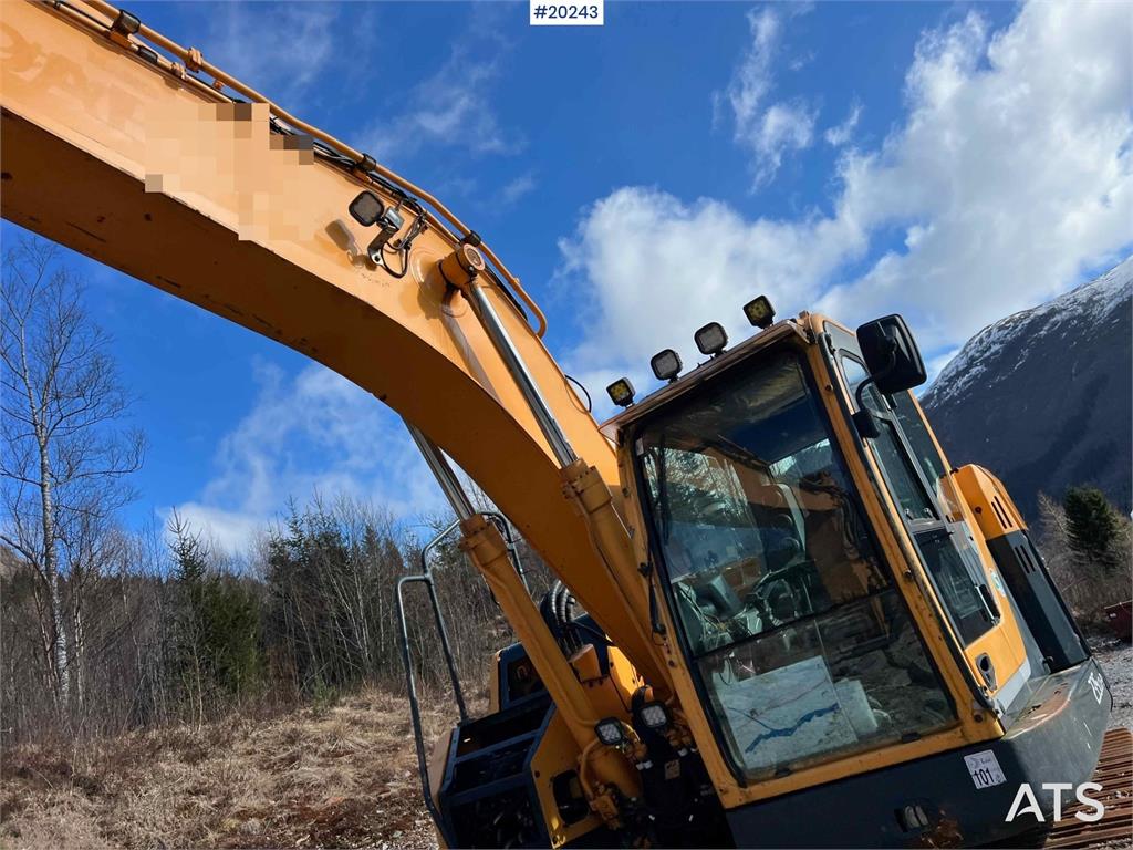 Hyundai Robex 235 LCR-9 w/ Excavator bucket and gps