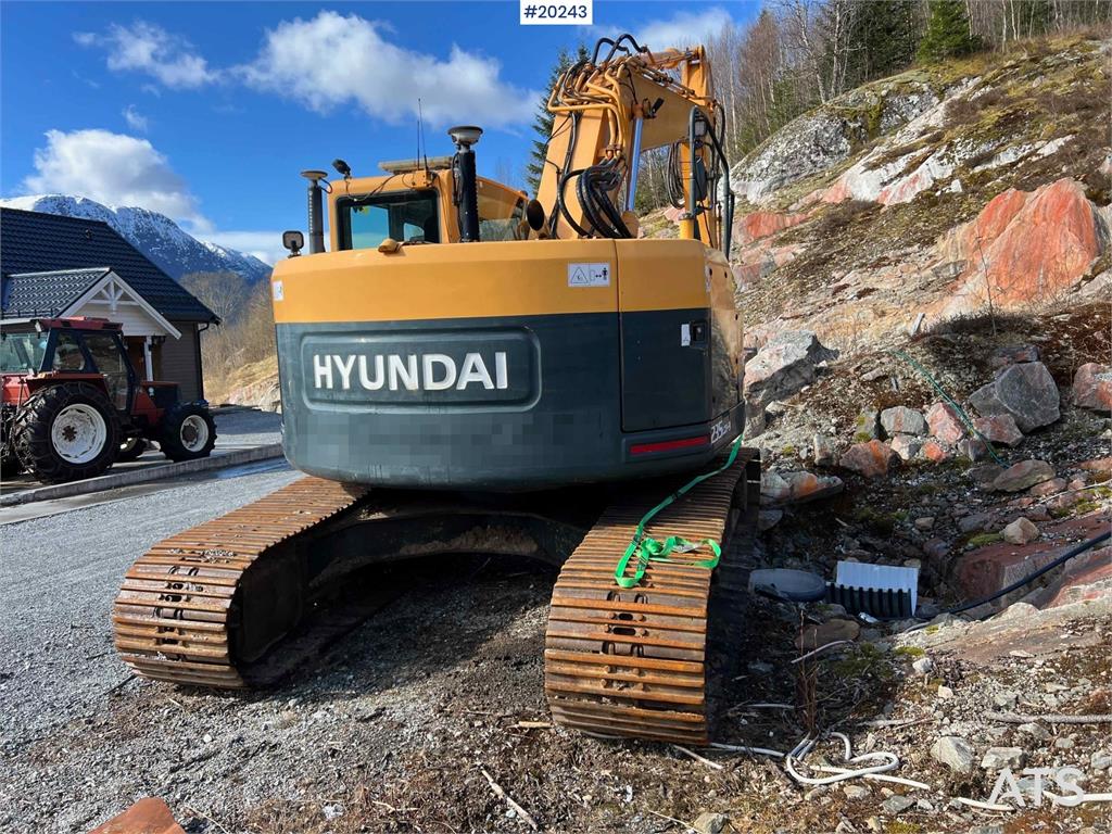 Hyundai Robex 235 LCR-9 w/ Excavator bucket and gps