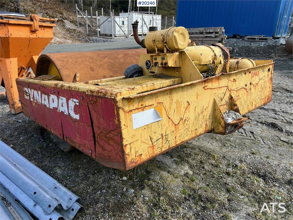 Dynapac CH47 trailed roller