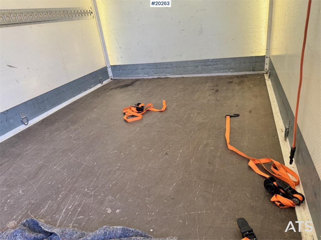 Mercedes-Benz Sprinter 8 Pallets.