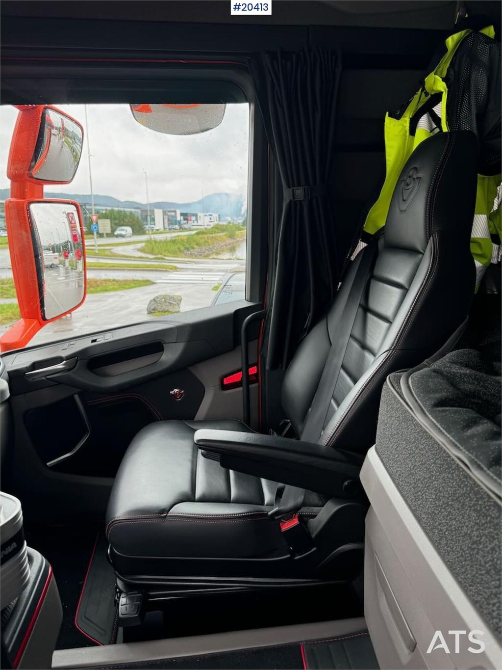 Scania R660 8x4 Hook truck w/ hook box - WATCH VIDEO