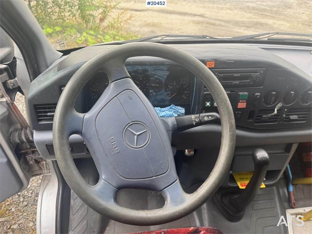 Mercedes-Benz Sprinter 312 Minibus.