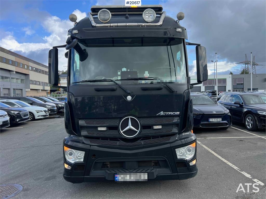 Mercedes-Benz 2046LS