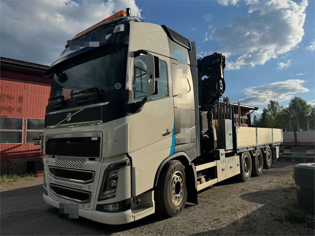 Volvo FH16 Tridem crane truck w/ 43 t/m Fassi crane