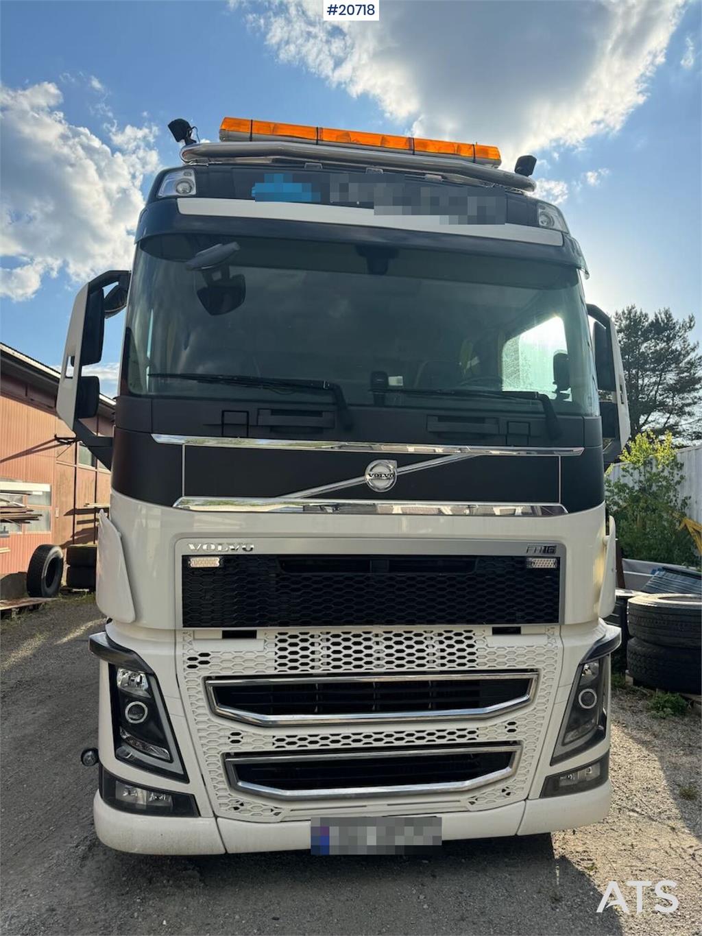 Volvo FH16 Tridem crane truck w/ 43 t/m Fassi crane