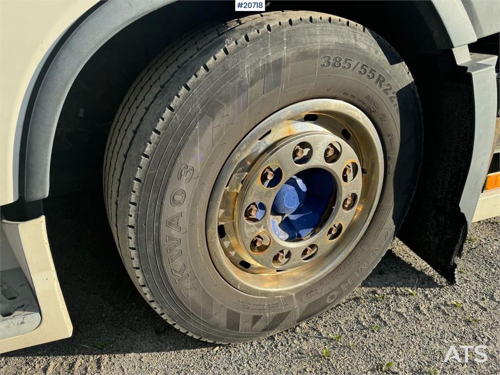 Volvo FH16 Tridem crane truck w/ 43 t/m Fassi crane