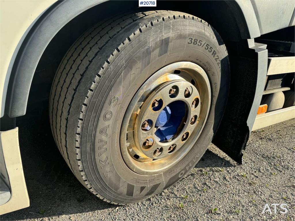 Volvo FH16 Tridem crane truck w/ 43 t/m Fassi crane