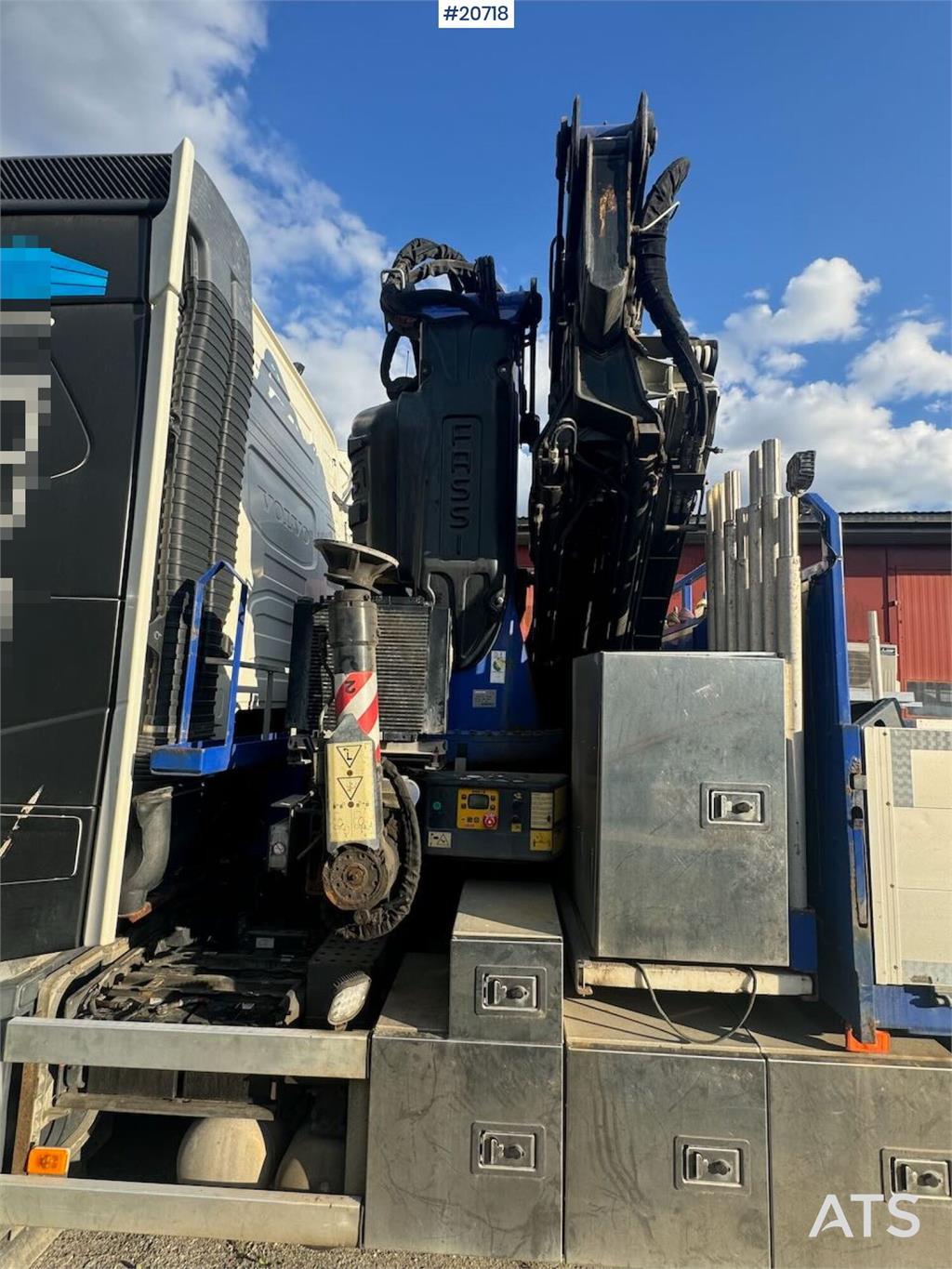 Volvo FH16 Tridem crane truck w/ 43 t/m Fassi crane