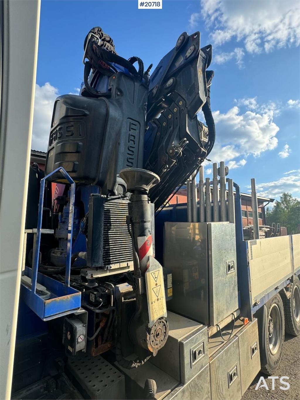 Volvo FH16 Tridem crane truck w/ 43 t/m Fassi crane