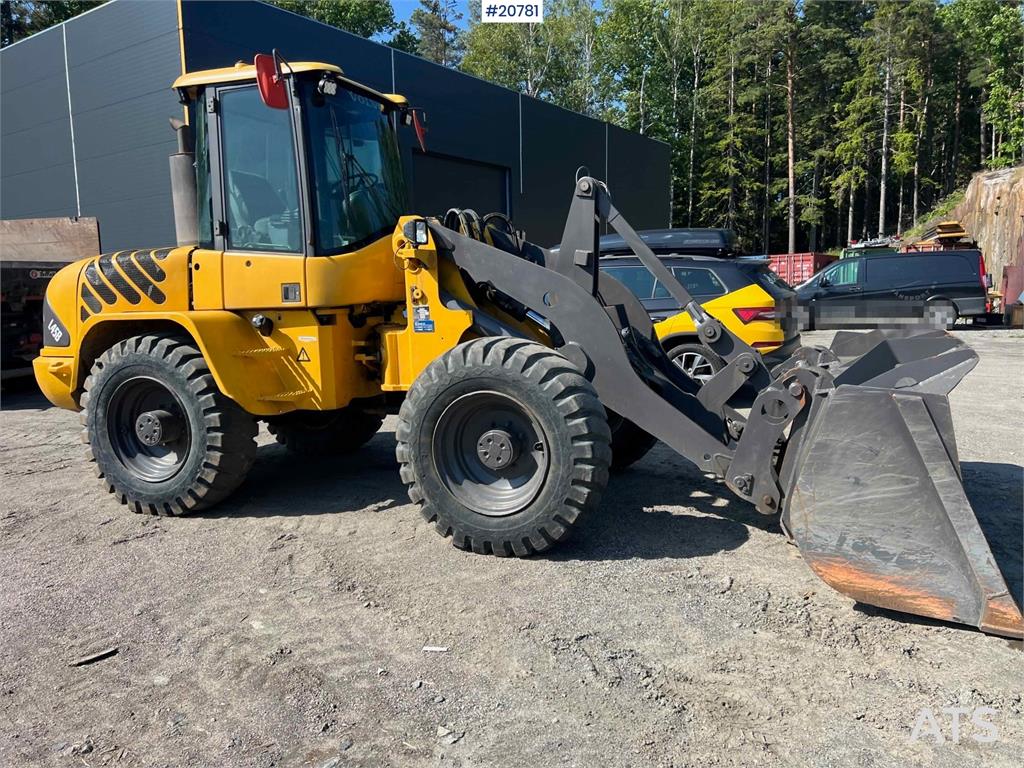 Volvo L45B wheel loader w/ Bucket. WATCH VIDEO