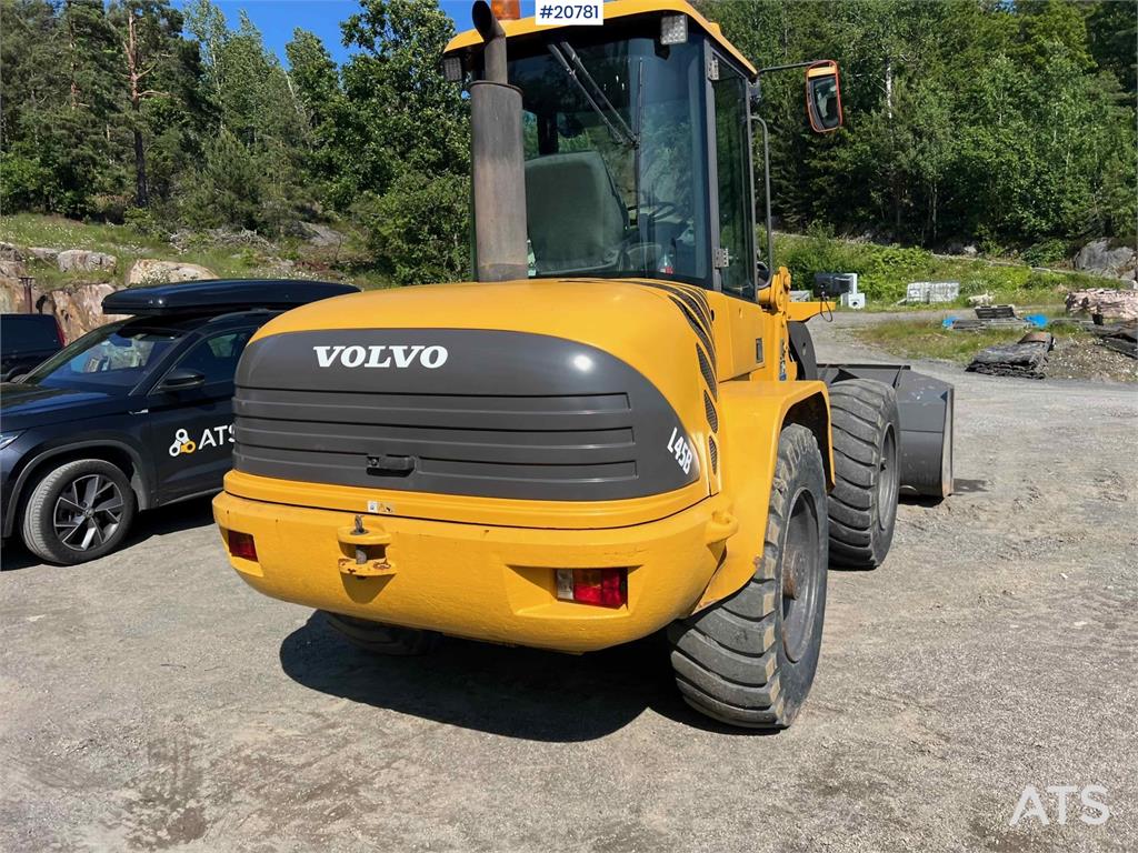 Volvo L45B wheel loader w/ Bucket. WATCH VIDEO