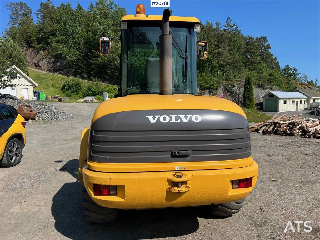 Volvo L45B wheel loader w/ Bucket. WATCH VIDEO