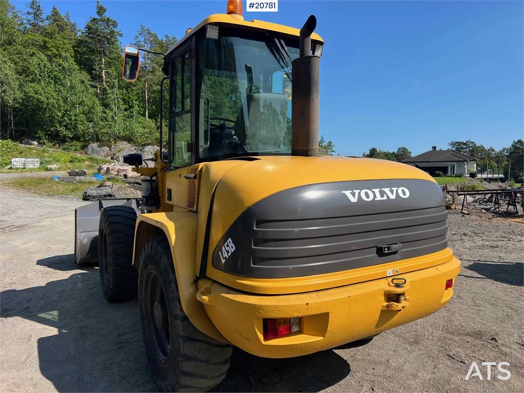 Volvo L45B wheel loader w/ Bucket. WATCH VIDEO