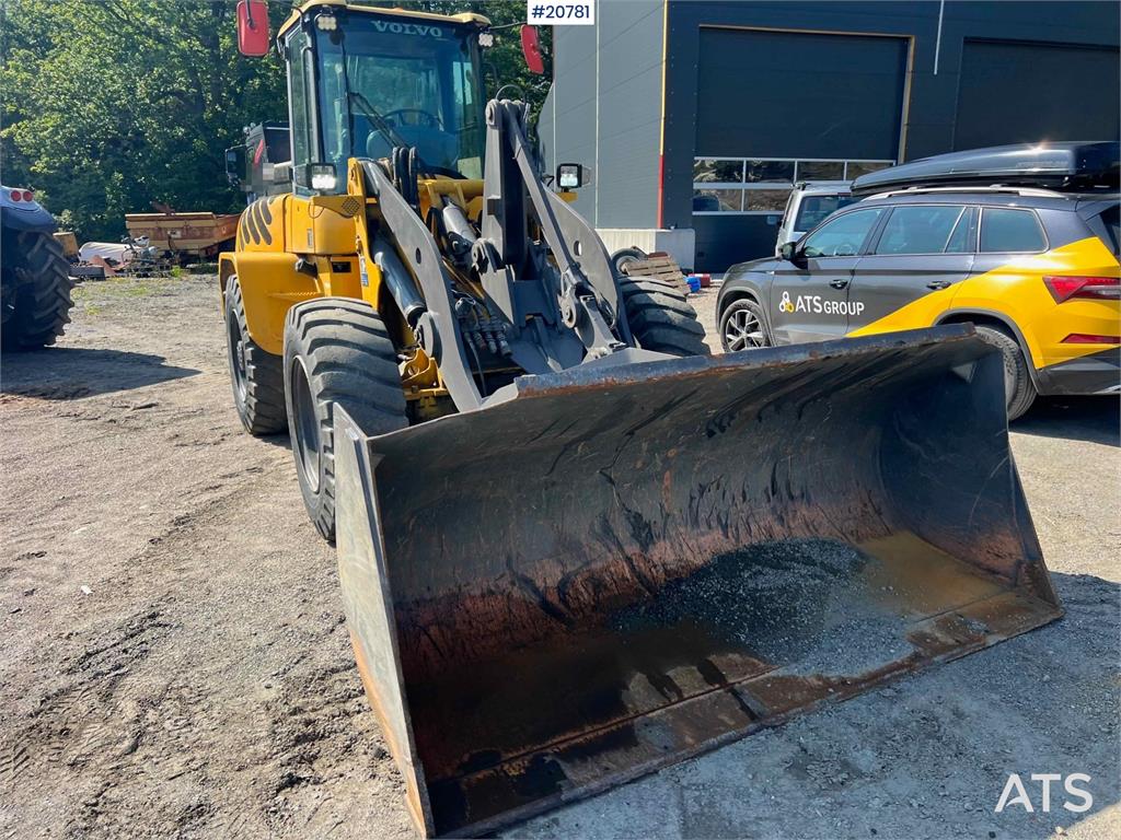 Volvo L45B wheel loader w/ Bucket. WATCH VIDEO