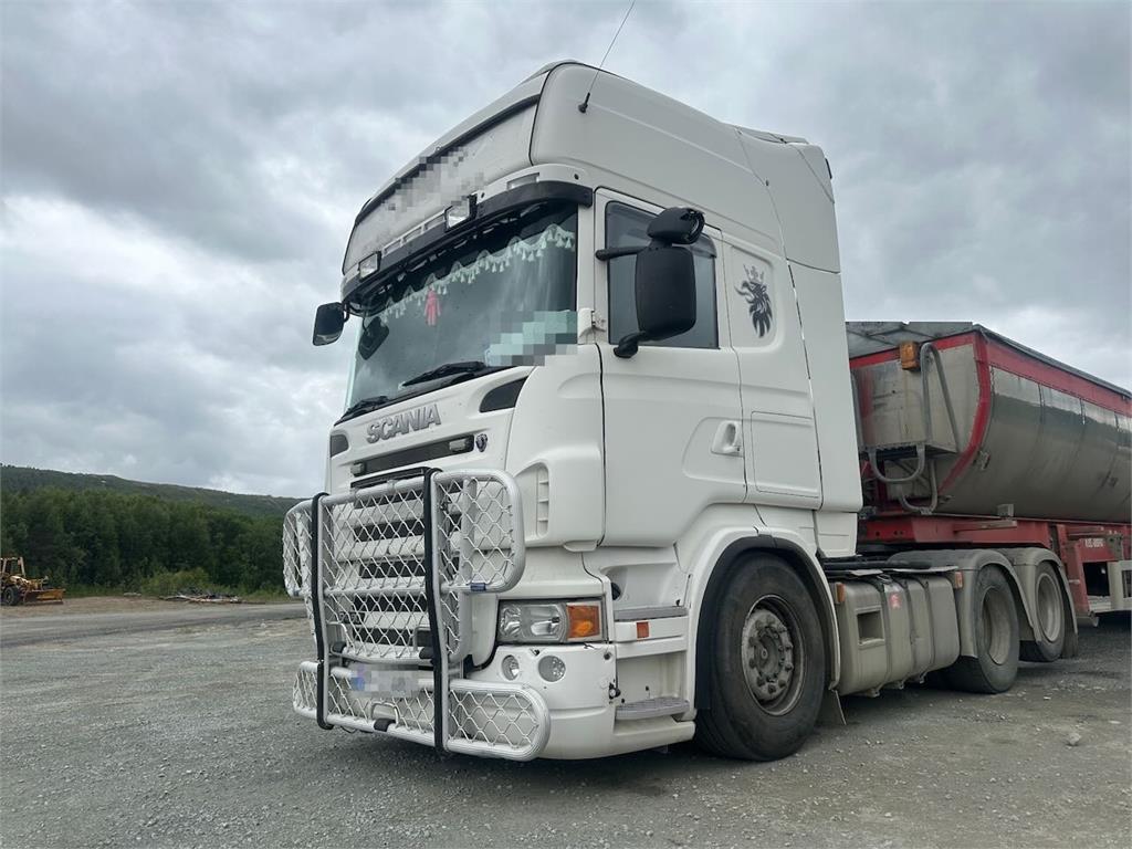 Scania 480 6x2 truck w/ hydraulics and new engine.