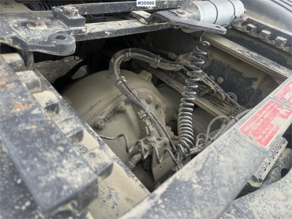 Scania 480 6x2 truck w/ hydraulics and new engine.