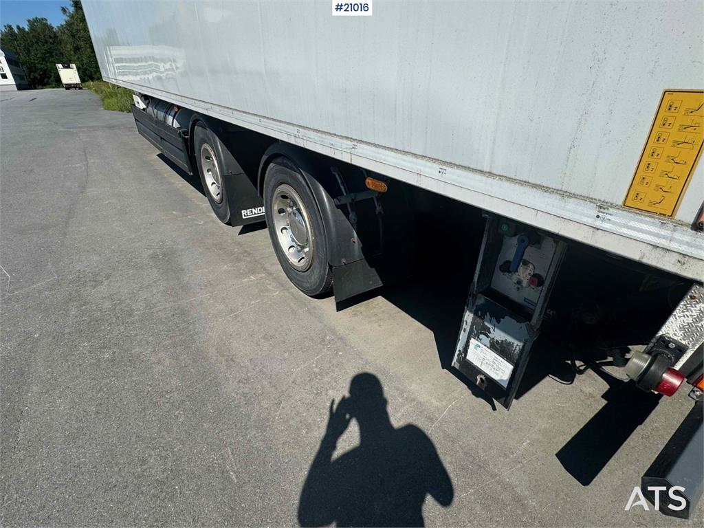 Renders Semitrailer with refrigeration unit!