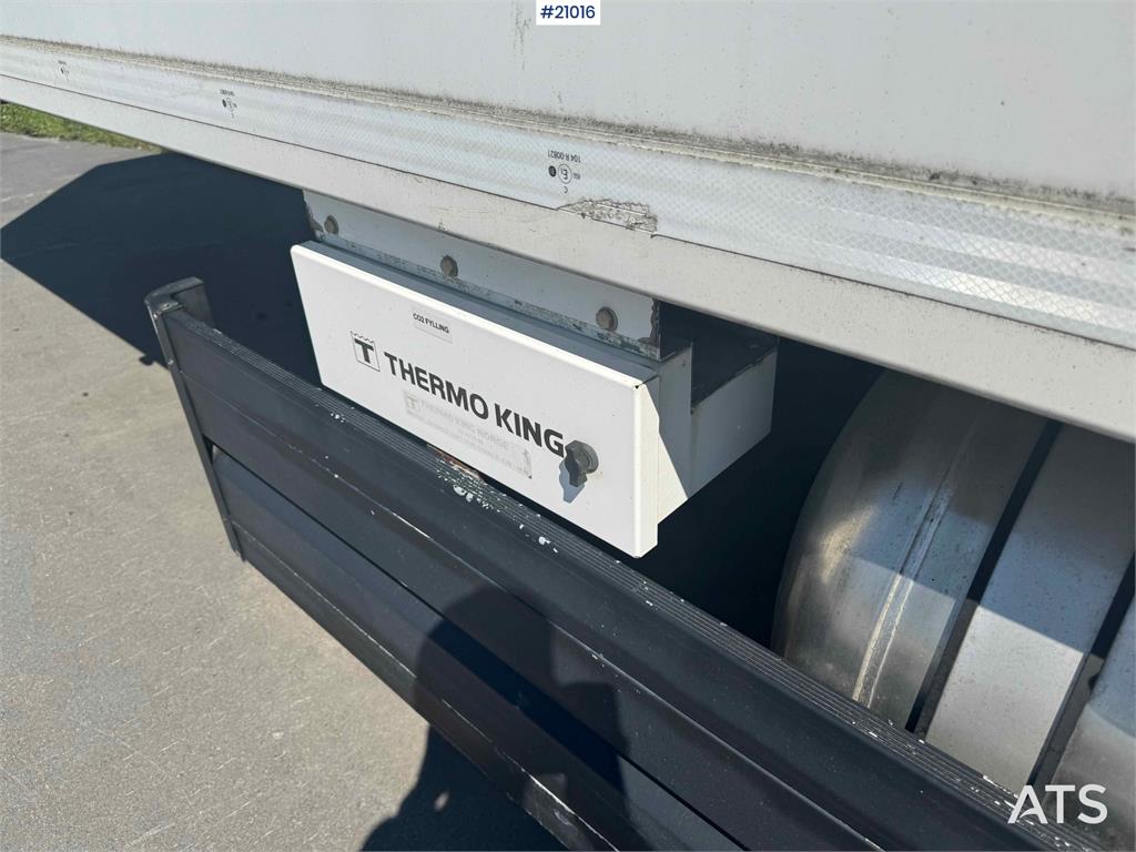 Renders Semitrailer with refrigeration unit!
