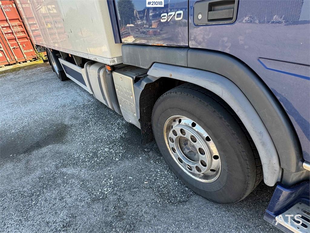 Volvo FM 370 box truck with full side opening!