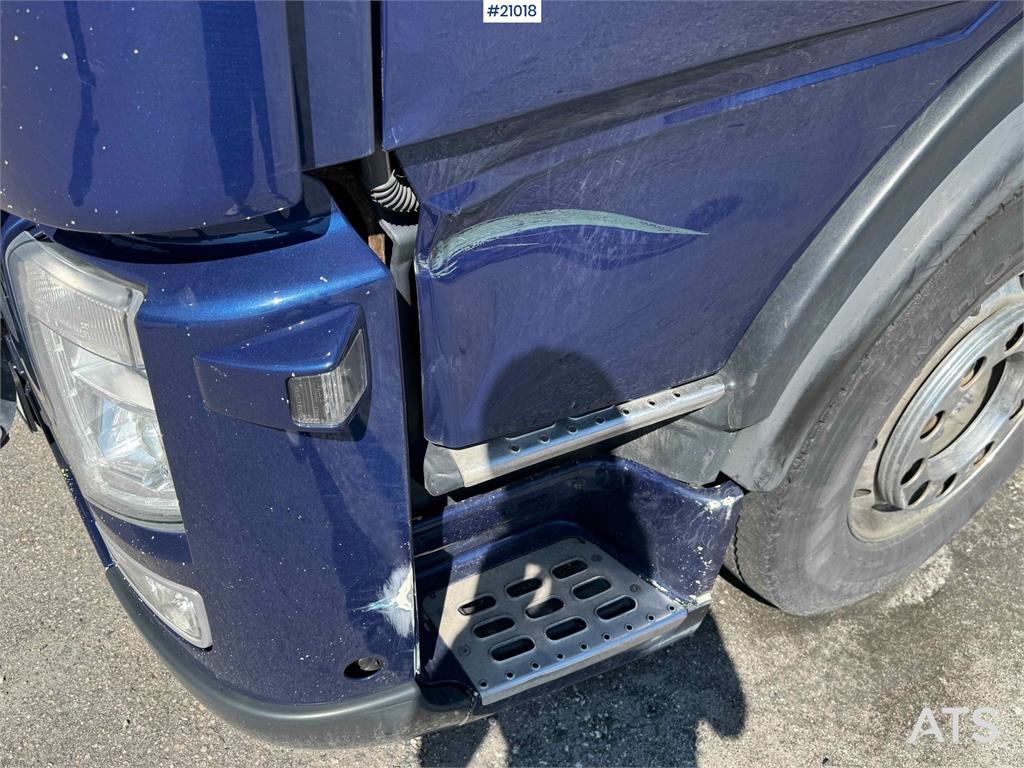 Volvo FM 370 box truck with full side opening!