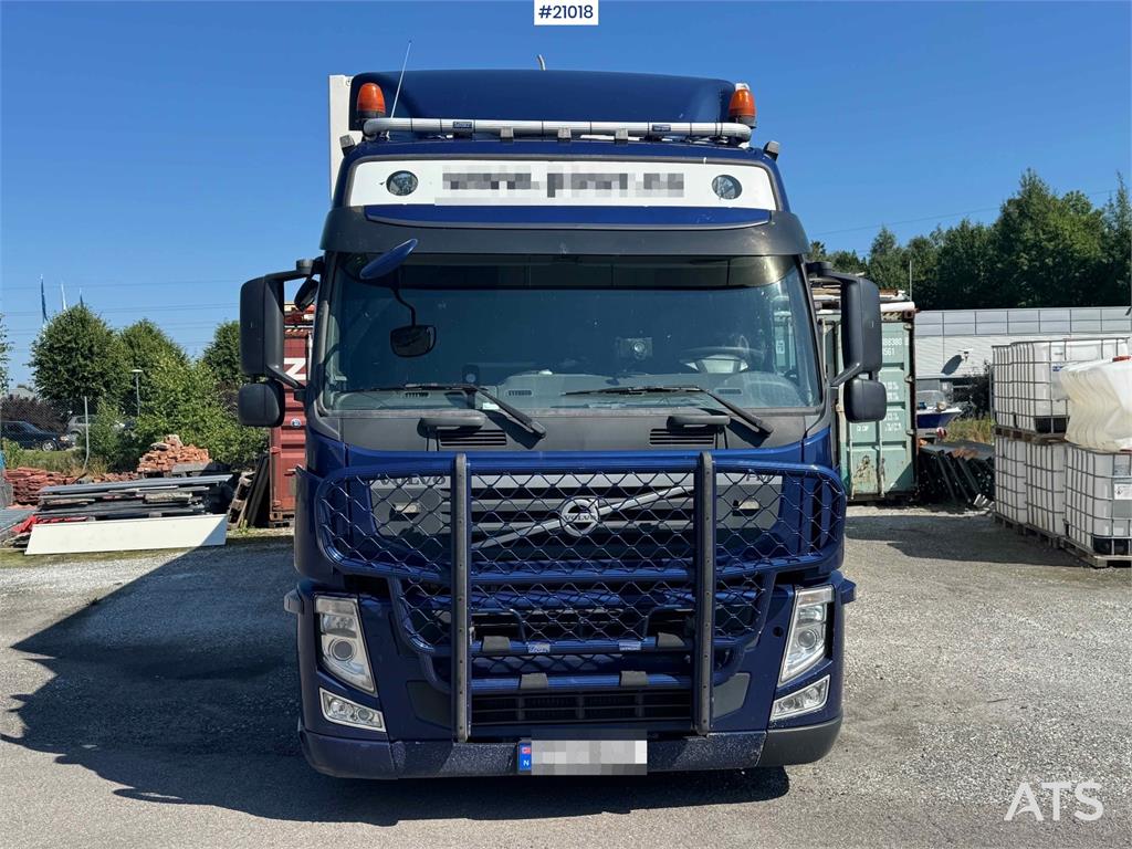 Volvo FM 370 box truck with full side opening!
