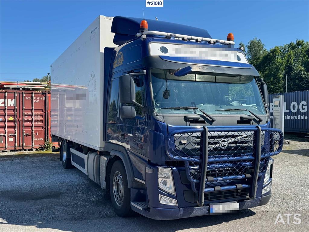 Volvo FM 370 box truck with full side opening!