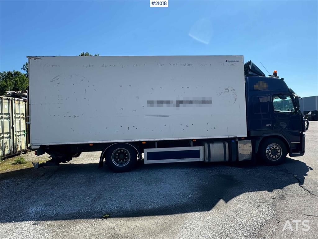 Volvo FM 370 box truck with full side opening!