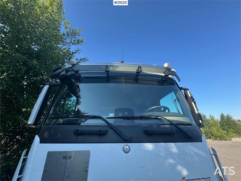 Mercedes-Benz Actros box truck with side opening!