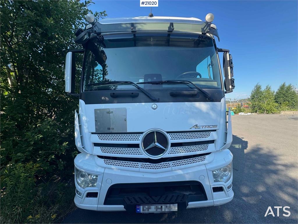 Mercedes-Benz Actros box truck with side opening!
