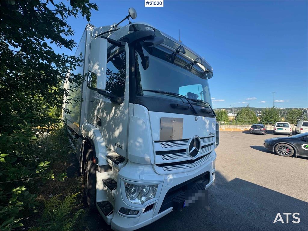 Mercedes-Benz Actros box truck with side opening!