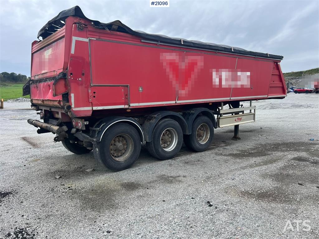 Fliegl Fahrzeugbau ass 372 Asphalt semi w/ Push off syste