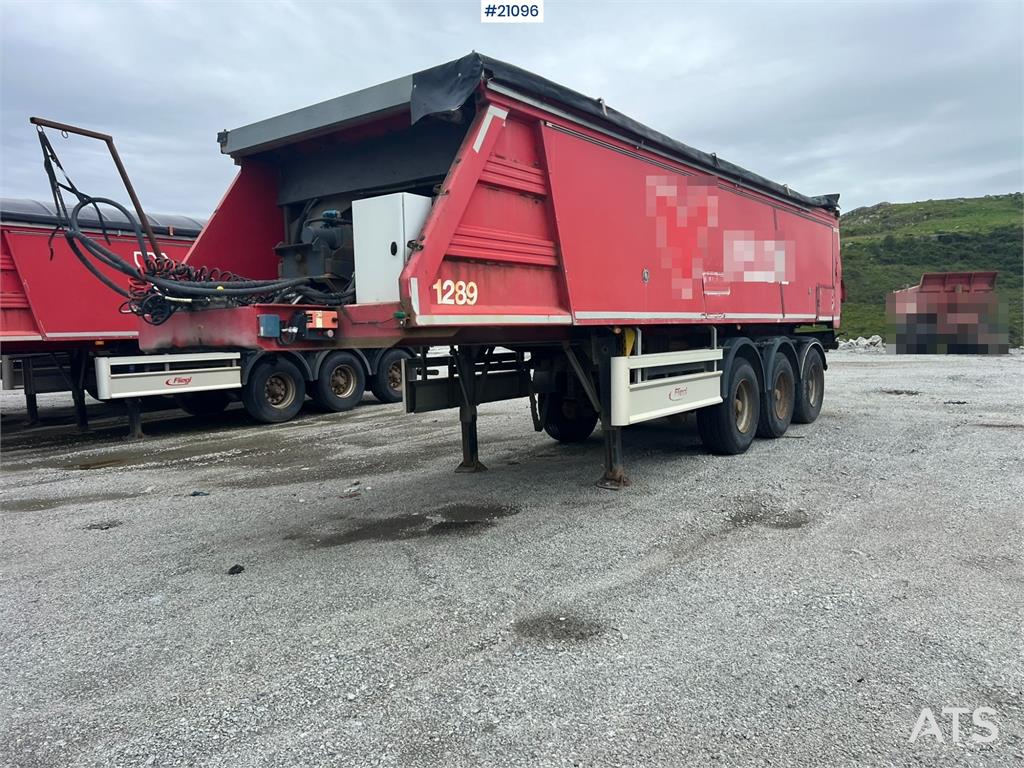 Fliegl Fahrzeugbau ass 372 Asphalt semi w/ Push off syste