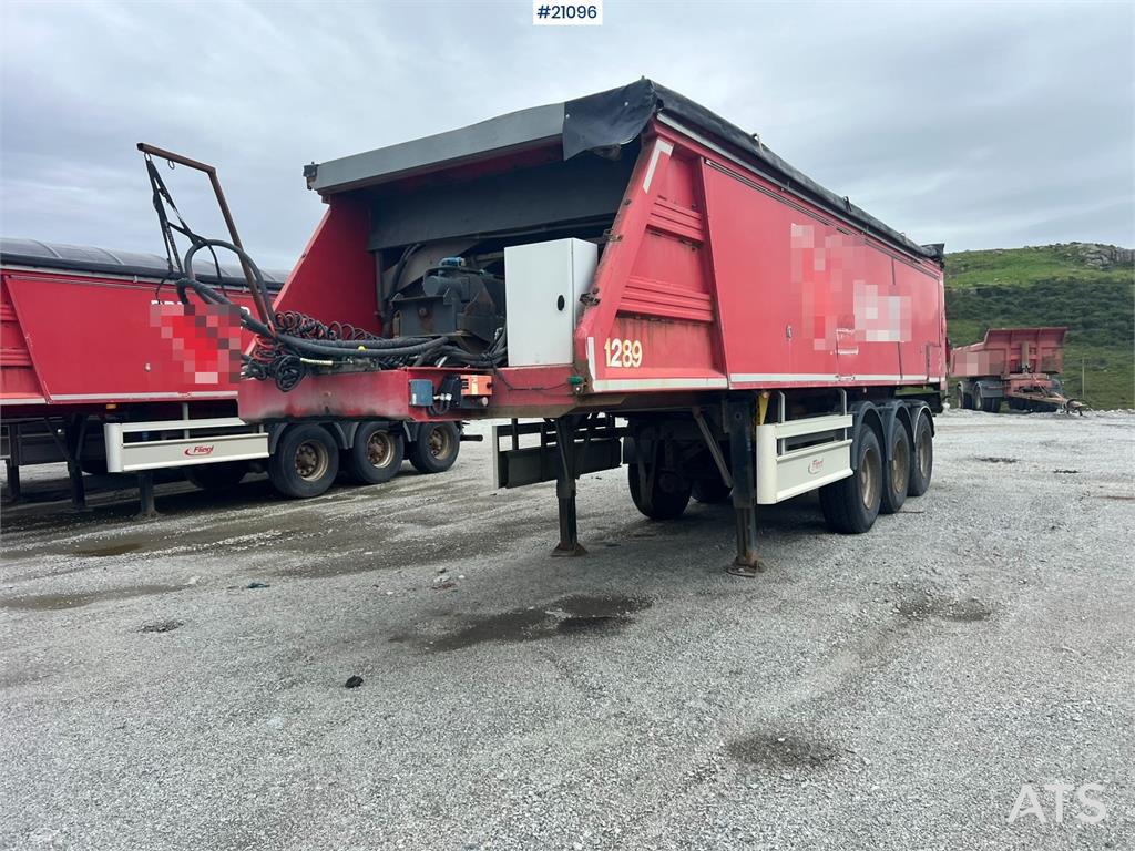 Fliegl Fahrzeugbau ass 372 Asphalt semi w/ Push off syste